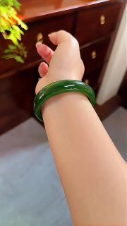 和田玉手镯碧玉菠菜绿玉石宽面玉镯子女款跨年礼