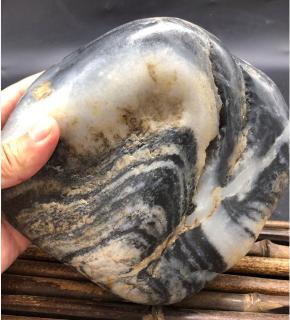 自然界的宠儿:和田玉原石欣赏,给你一份古朴自然!