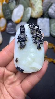 和田玉黑皮白肉观音