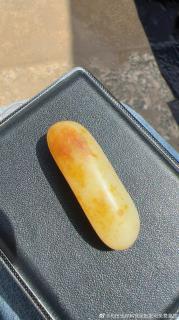 新疆和田玉籽料原石,真皮真色,洒金色,独籽无修型,形状饱满圆润,19.1