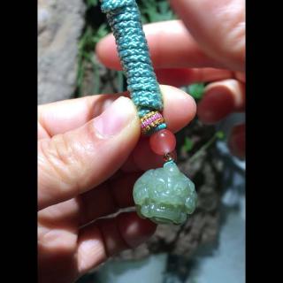 河南南阳一宝宝佩戴和田玉貔貅吊坠引热议